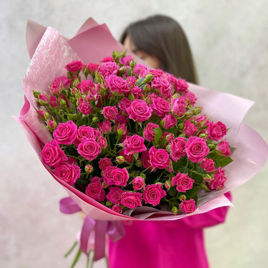Букет из 11 розовых кустовых роз