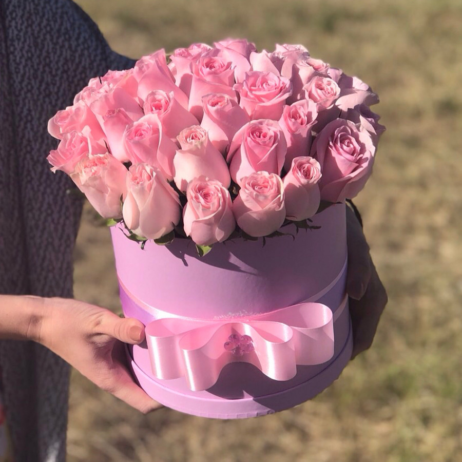 27 розовых роз в шляпной коробке - фото 2
