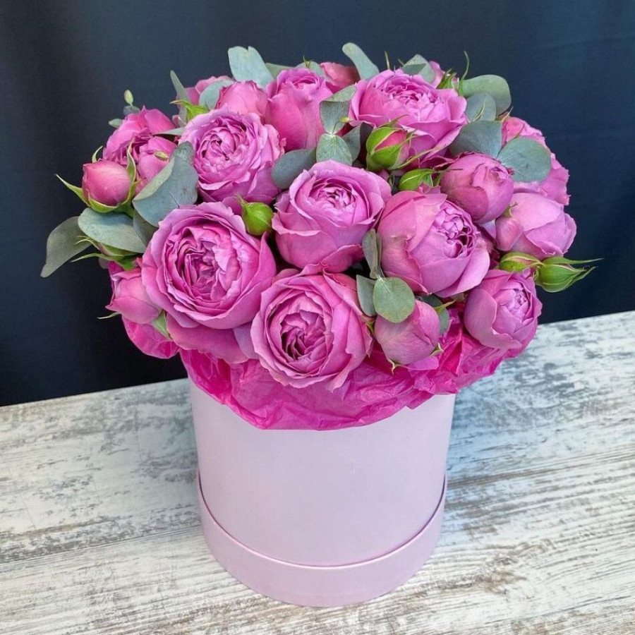 7 розовых кустовых пионовидных роз в шляпной коробке - фото 2