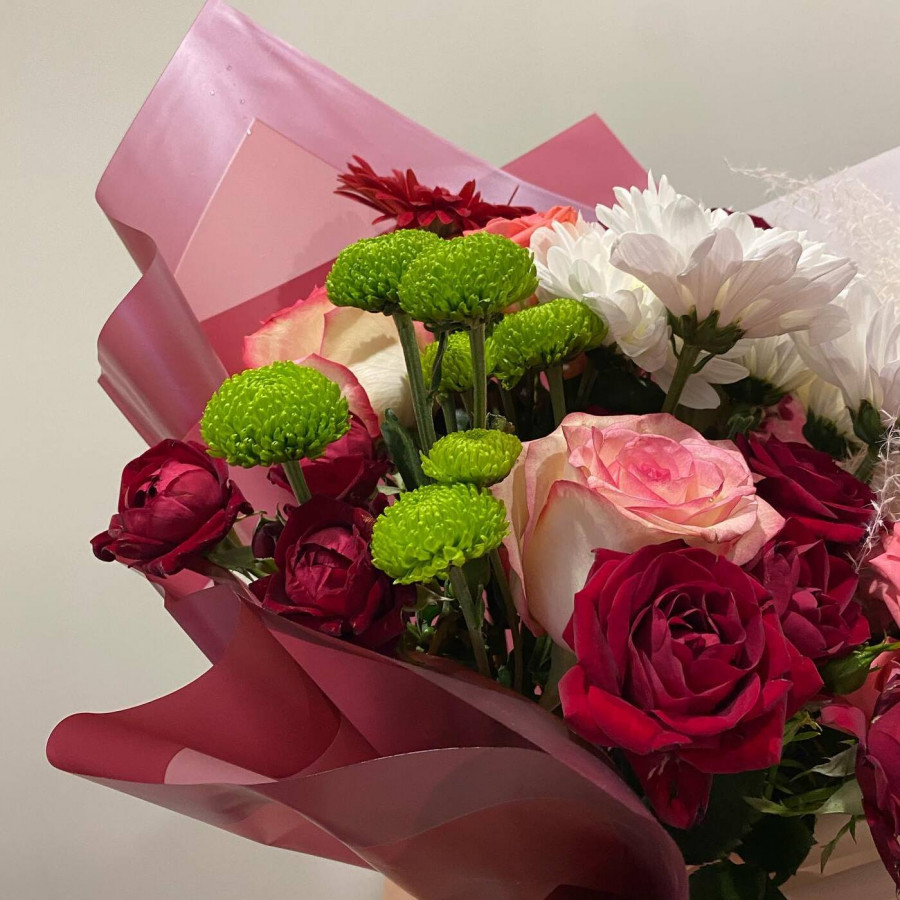 Букет из роз, гербер и хризантем - фото 3