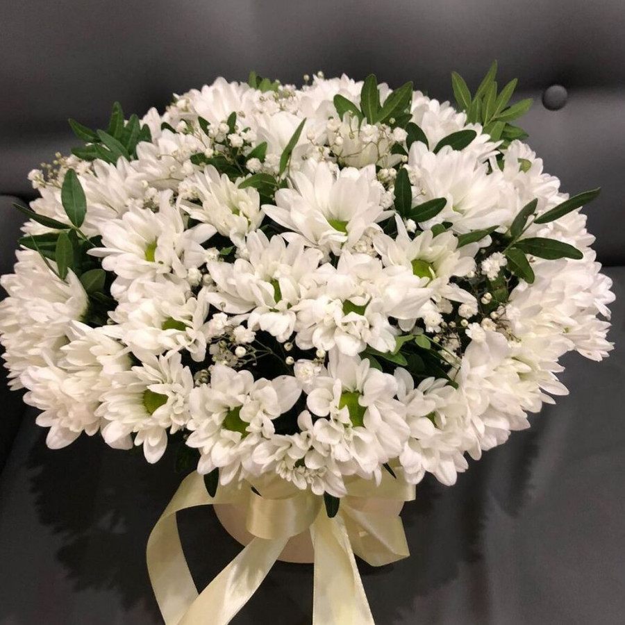 Хризантема белая и гипсофилы в коробке - фото 2
