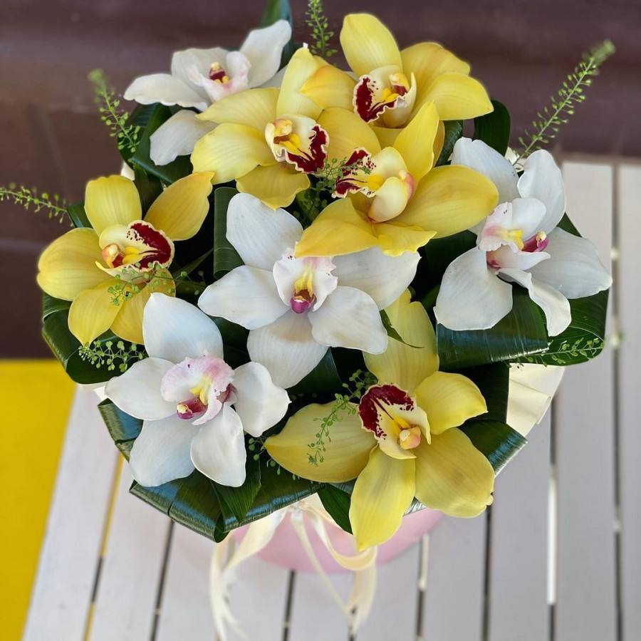 Орхидеи желтые и белые в коробке - фото 2