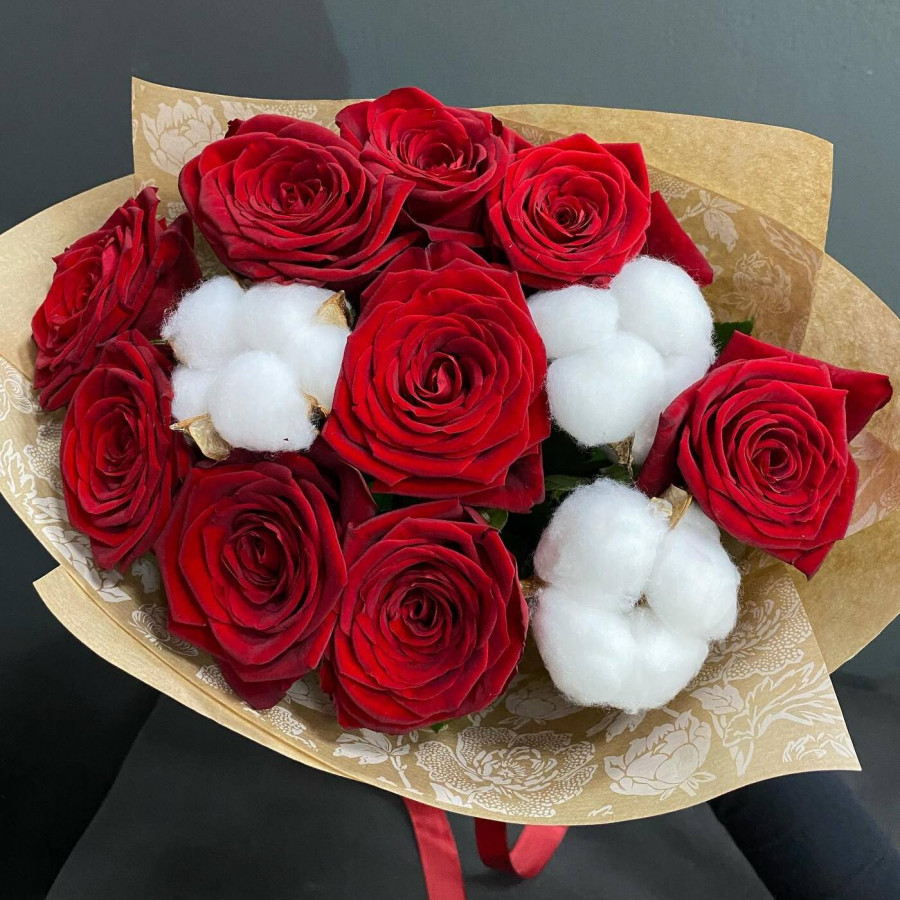 Букет из 9 красных роз и хлопка - фото 2