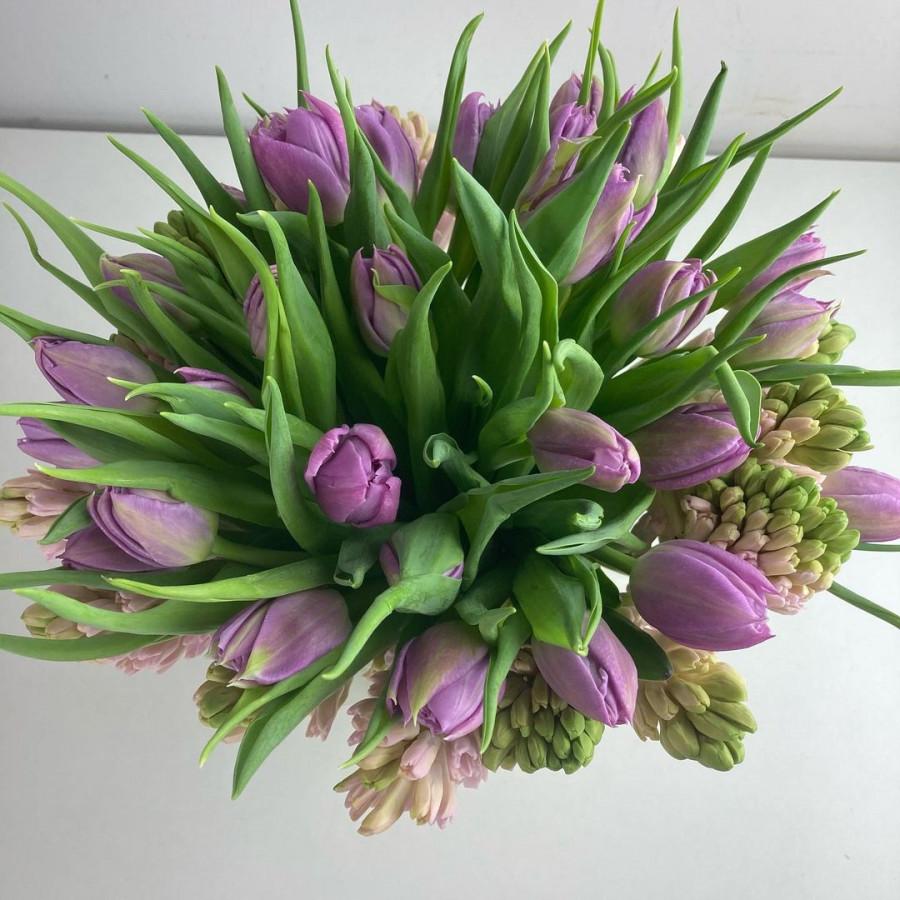 Тюльпаны и гиацинты в шляпной коробке - фото 2