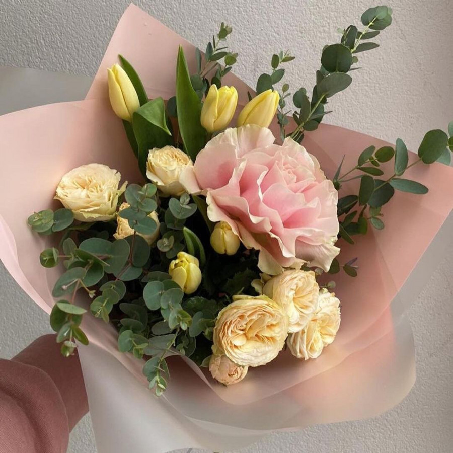Тюльпаны и пионовидные розы