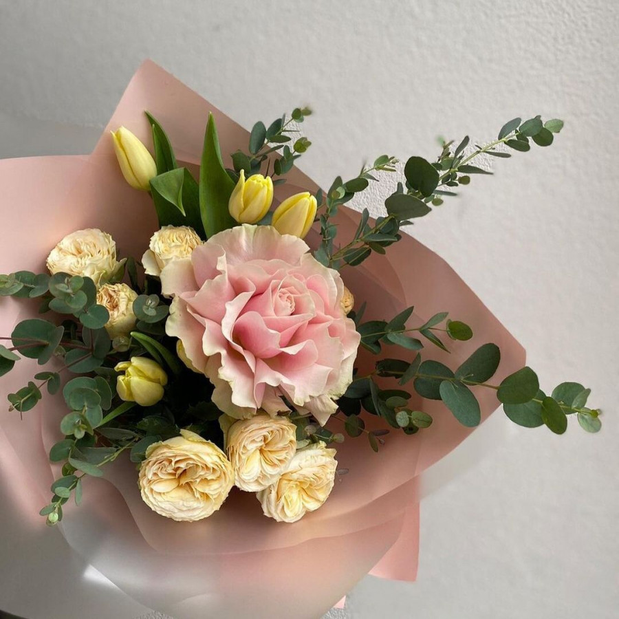 Тюльпаны и пионовидные розы - фото 2
