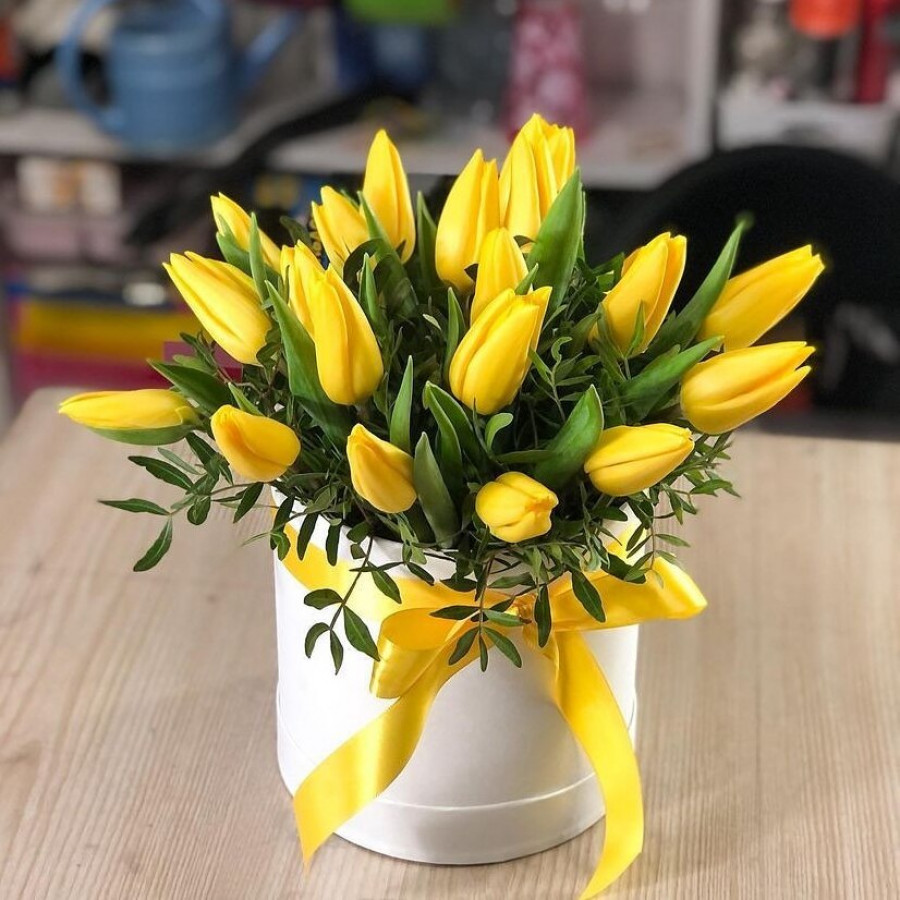 Композиция из 19 желтых тюльпанов в коробке - фото 5
