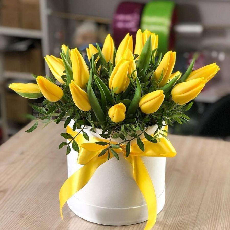Композиция из 19 желтых тюльпанов в коробке - фото 3