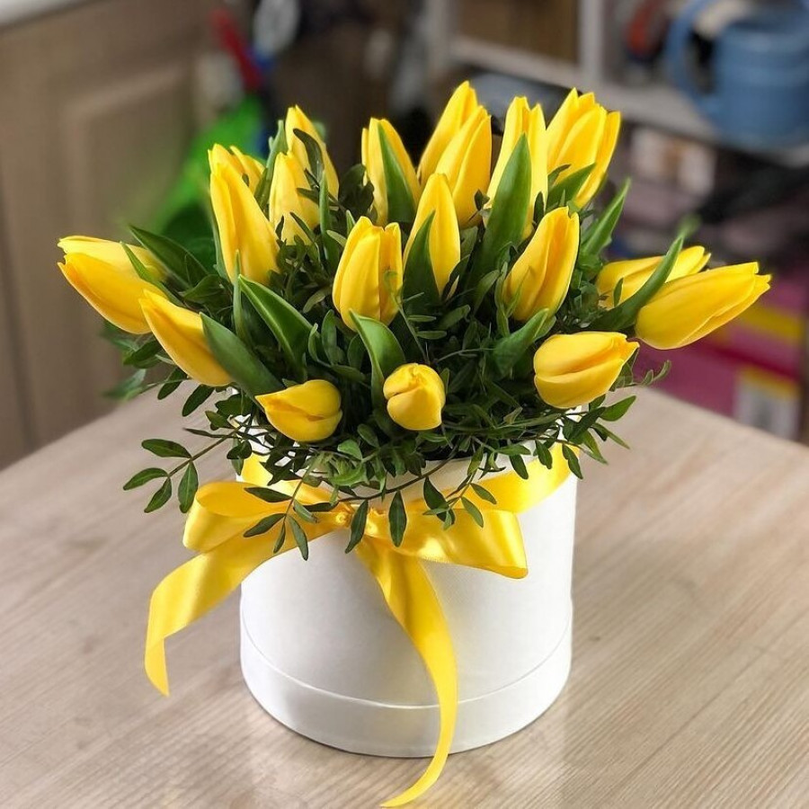 Композиция из 19 желтых тюльпанов в коробке - фото 4